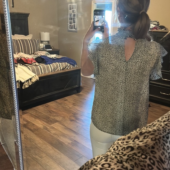 Cute ruffle sleeve leopard top - Picture 2 of 2